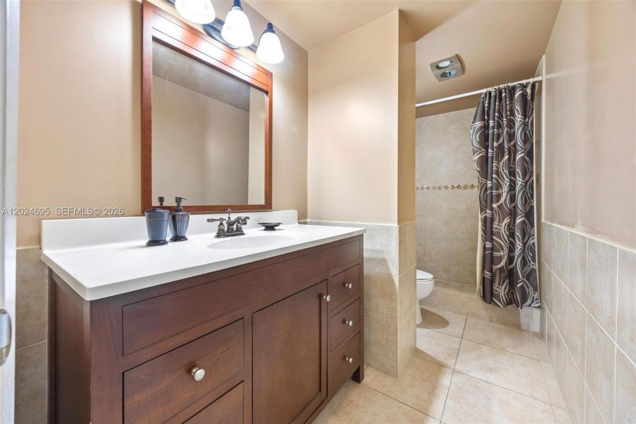 4350 Hillcrest Dr , Unit 1016, Hollywood, FL 33021 Photo