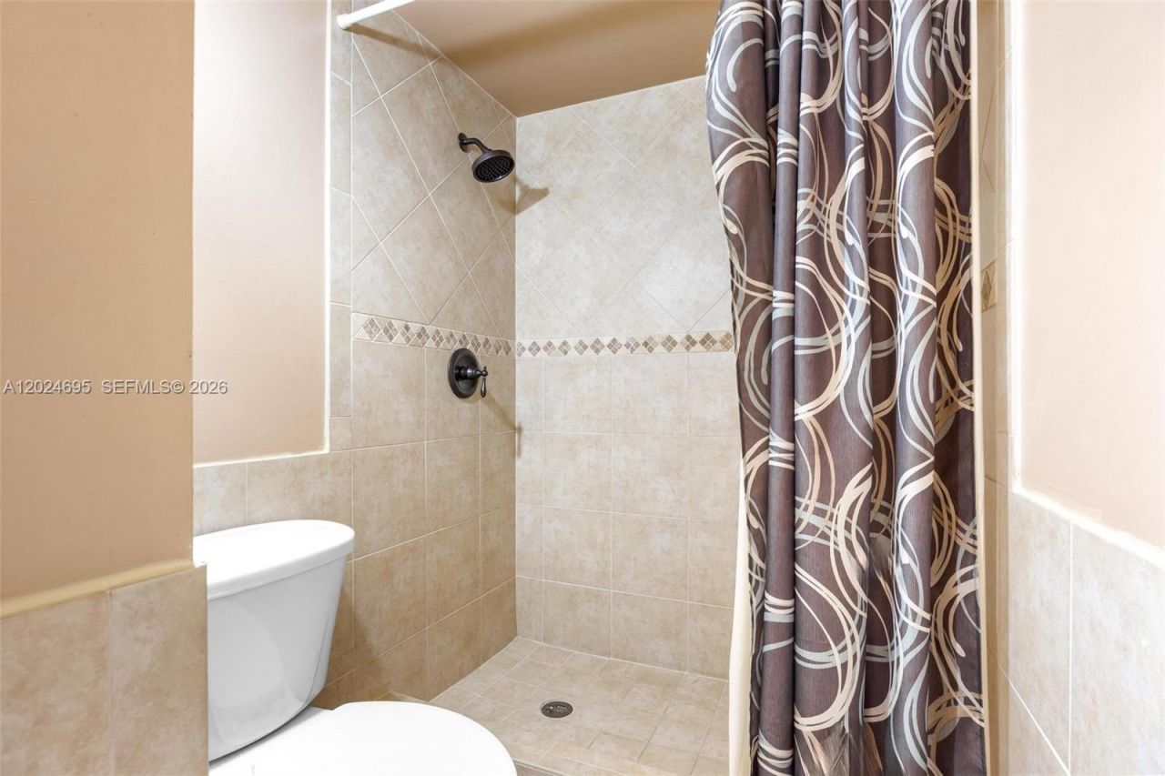 4350 Hillcrest Dr , Unit 1016, Hollywood, FL 33021 Photo