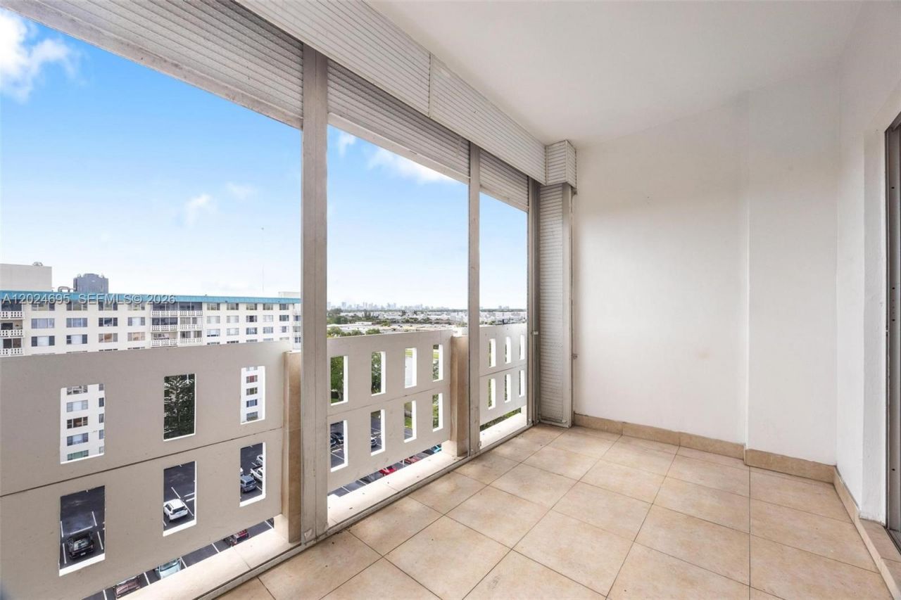 4350 Hillcrest Dr , Unit 1016, Hollywood, FL 33021 Photo