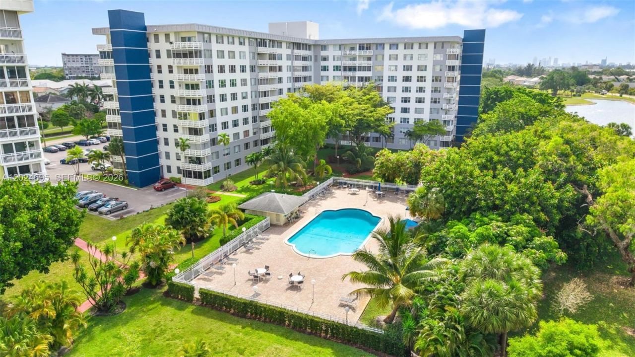 4350 Hillcrest Dr , Unit 1016, Hollywood, FL 33021 Photo