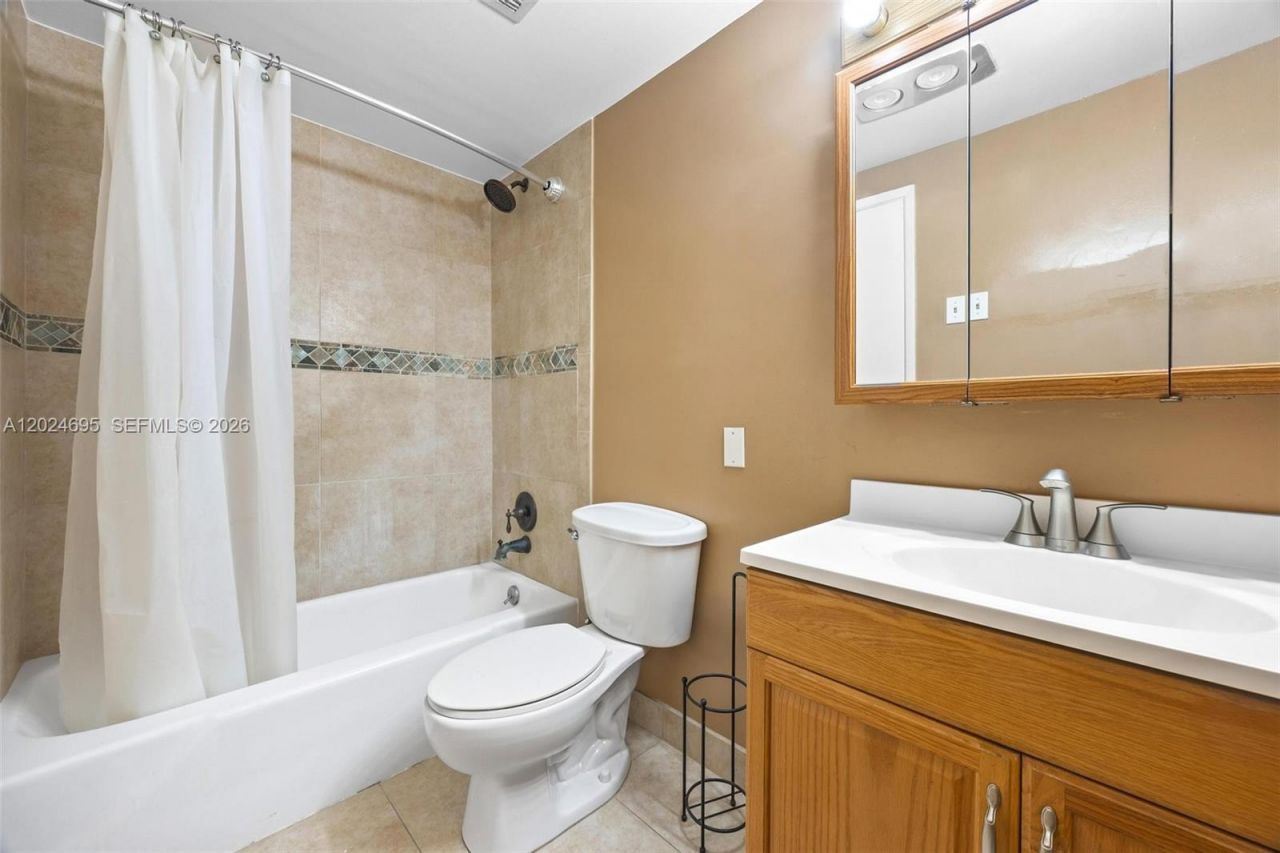 4350 Hillcrest Dr , Unit 1016, Hollywood, FL 33021 Photo