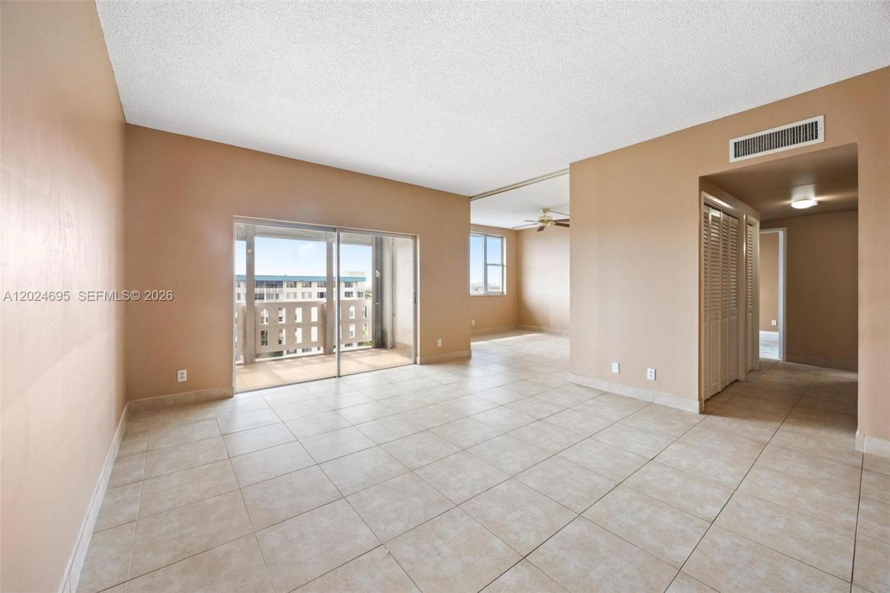 4350 Hillcrest Dr , Unit 1016, Hollywood, FL 33021 Photo