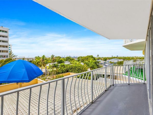 7601 E Treasure Dr , Unit 506, North Bay Village, FL 33141