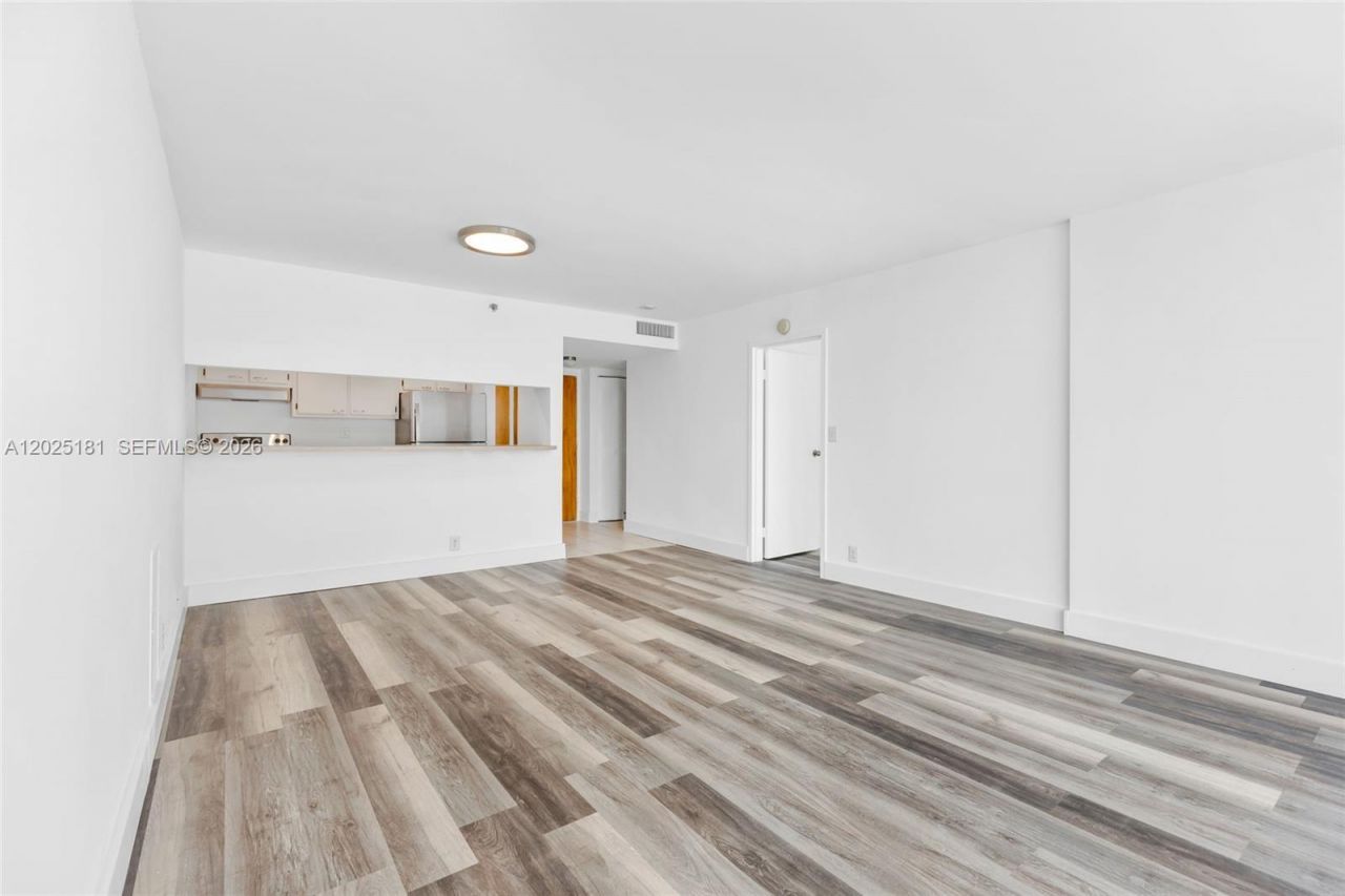 7601 E Treasure Dr, Unit 506, North Bay Village, FL 33141 Photo