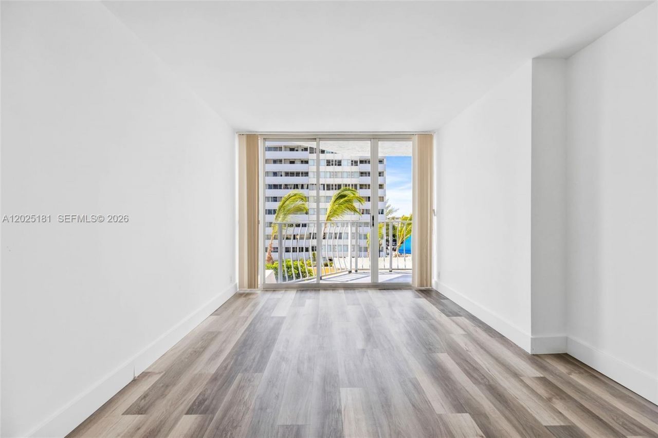 7601 E Treasure Dr, Unit 506, North Bay Village, FL 33141 Photo