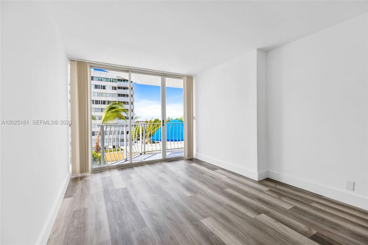 7601 E Treasure Dr, Unit 506, North Bay Village, FL 33141 Photo