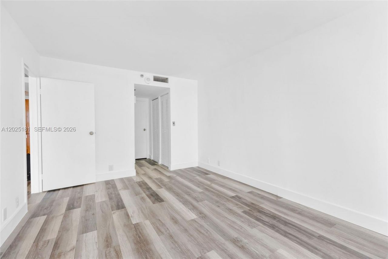 7601 E Treasure Dr, Unit 506, North Bay Village, FL 33141 Photo