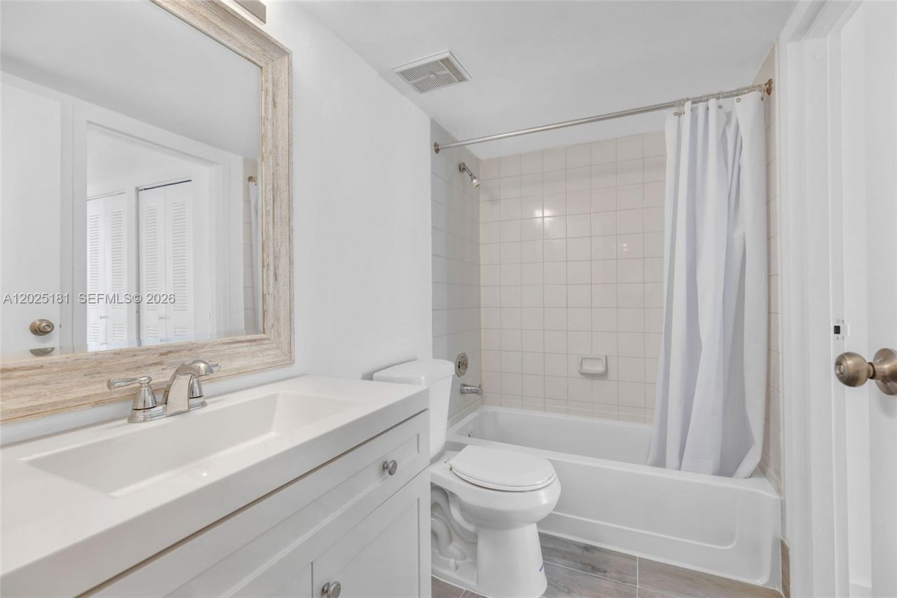 7601 E Treasure Dr, Unit 506, North Bay Village, FL 33141 Photo
