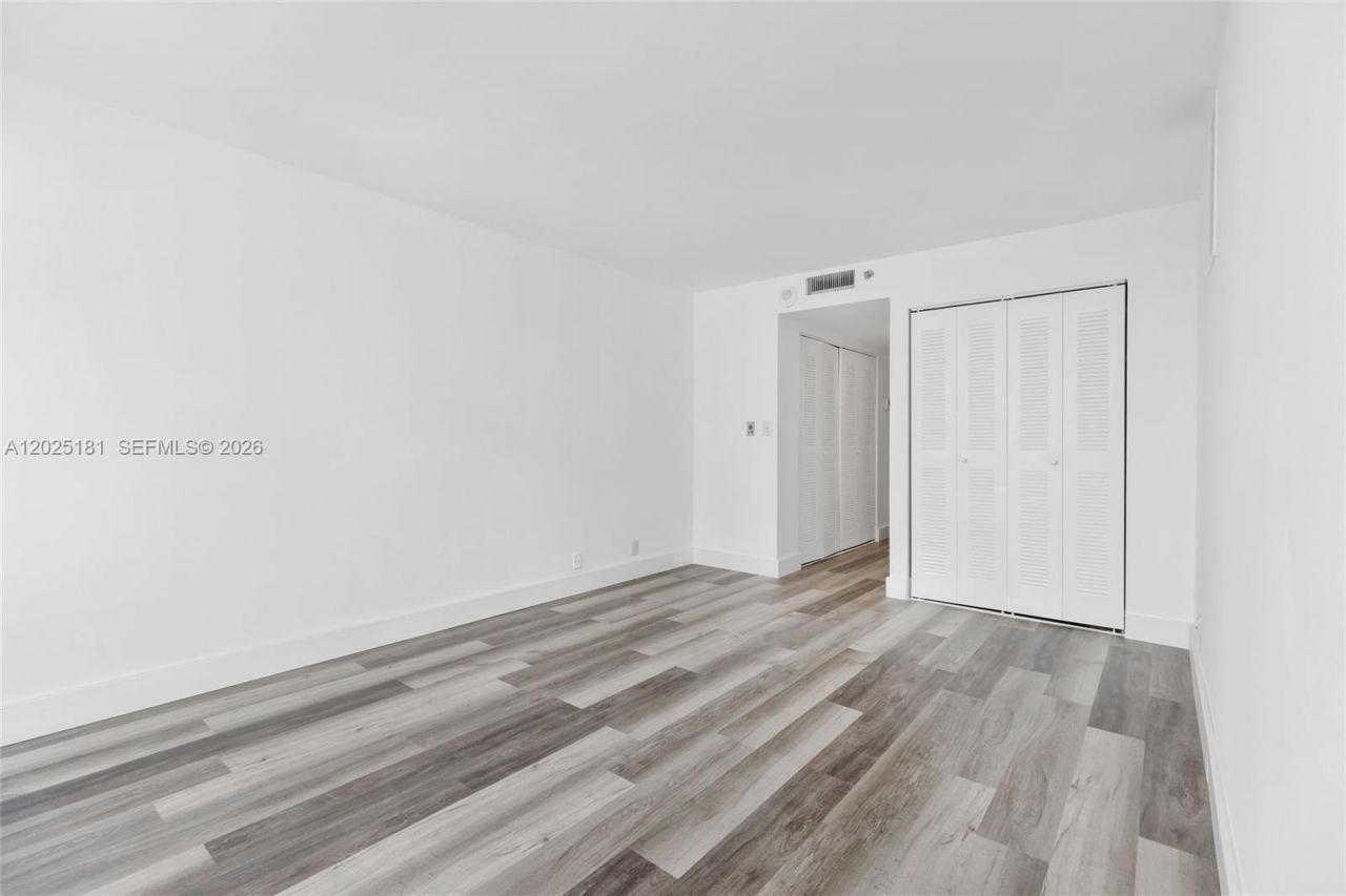 7601 E Treasure Dr, Unit 506, North Bay Village, FL 33141 Photo