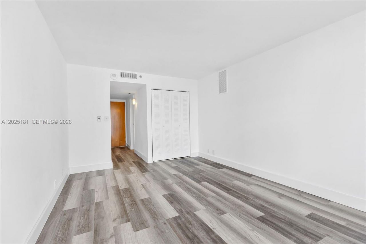 7601 E Treasure Dr, Unit 506, North Bay Village, FL 33141 Photo