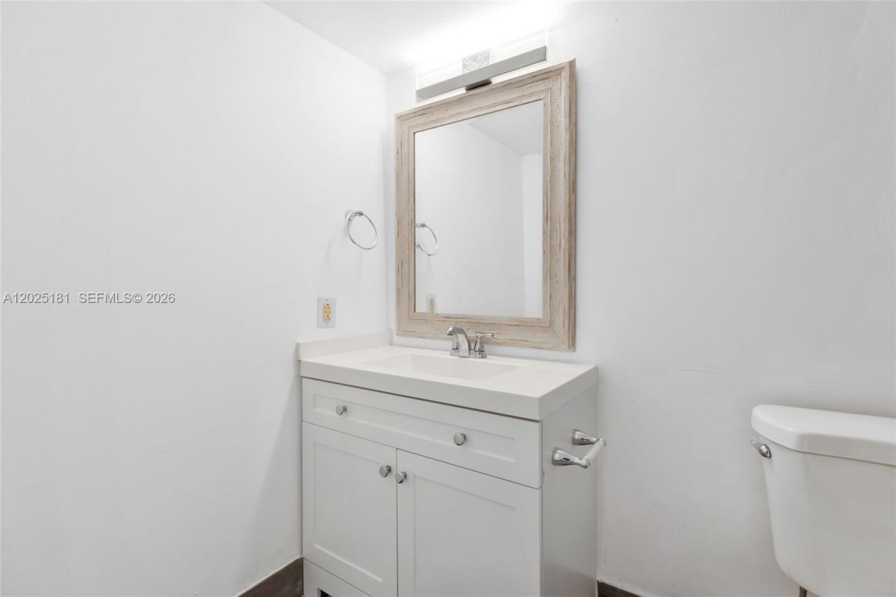 7601 E Treasure Dr, Unit 506, North Bay Village, FL 33141 Photo