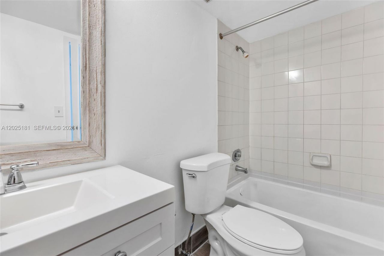 7601 E Treasure Dr, Unit 506, North Bay Village, FL 33141 Photo