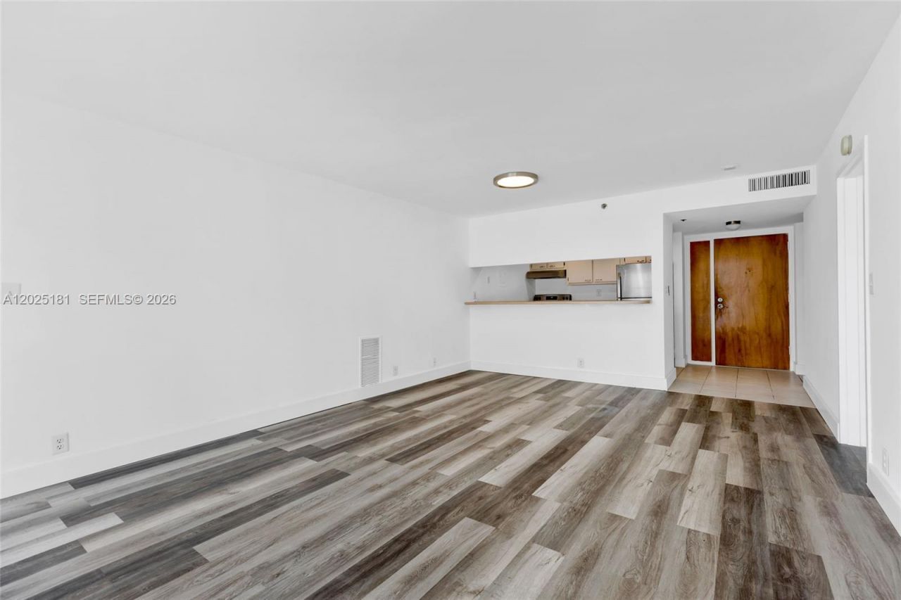 7601 E Treasure Dr, Unit 506, North Bay Village, FL 33141 Photo