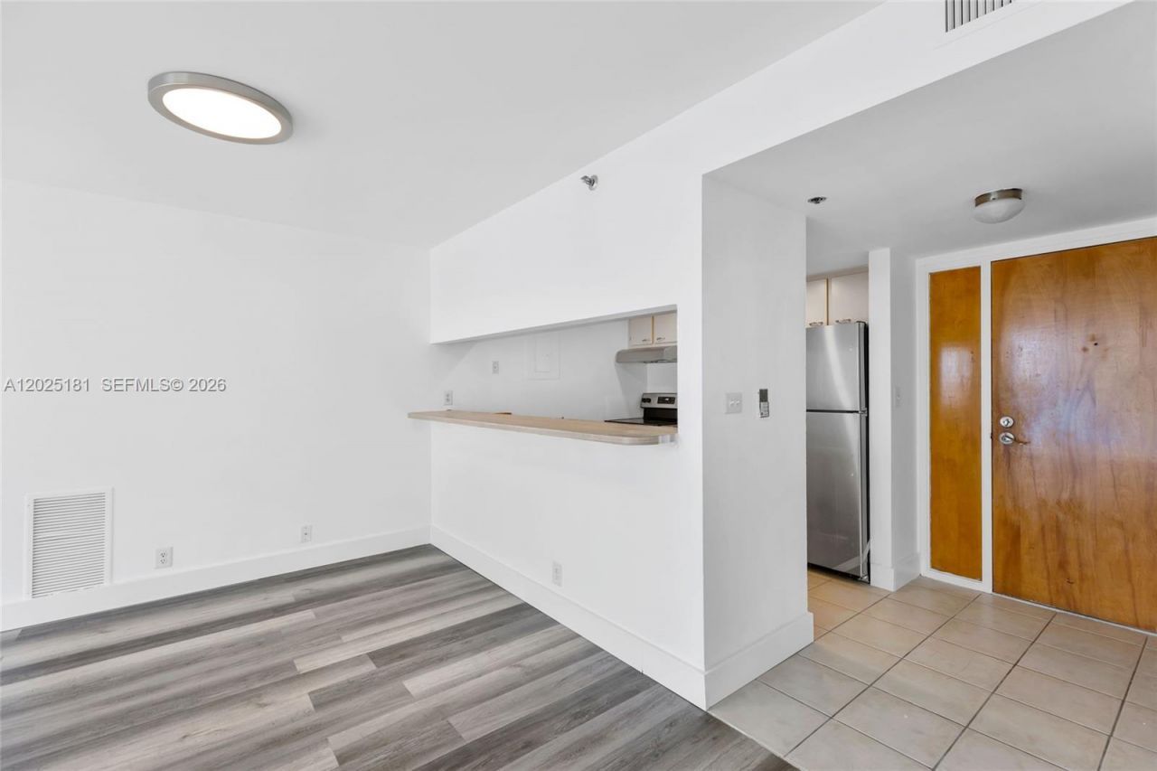 7601 E Treasure Dr, Unit 506, North Bay Village, FL 33141 Photo