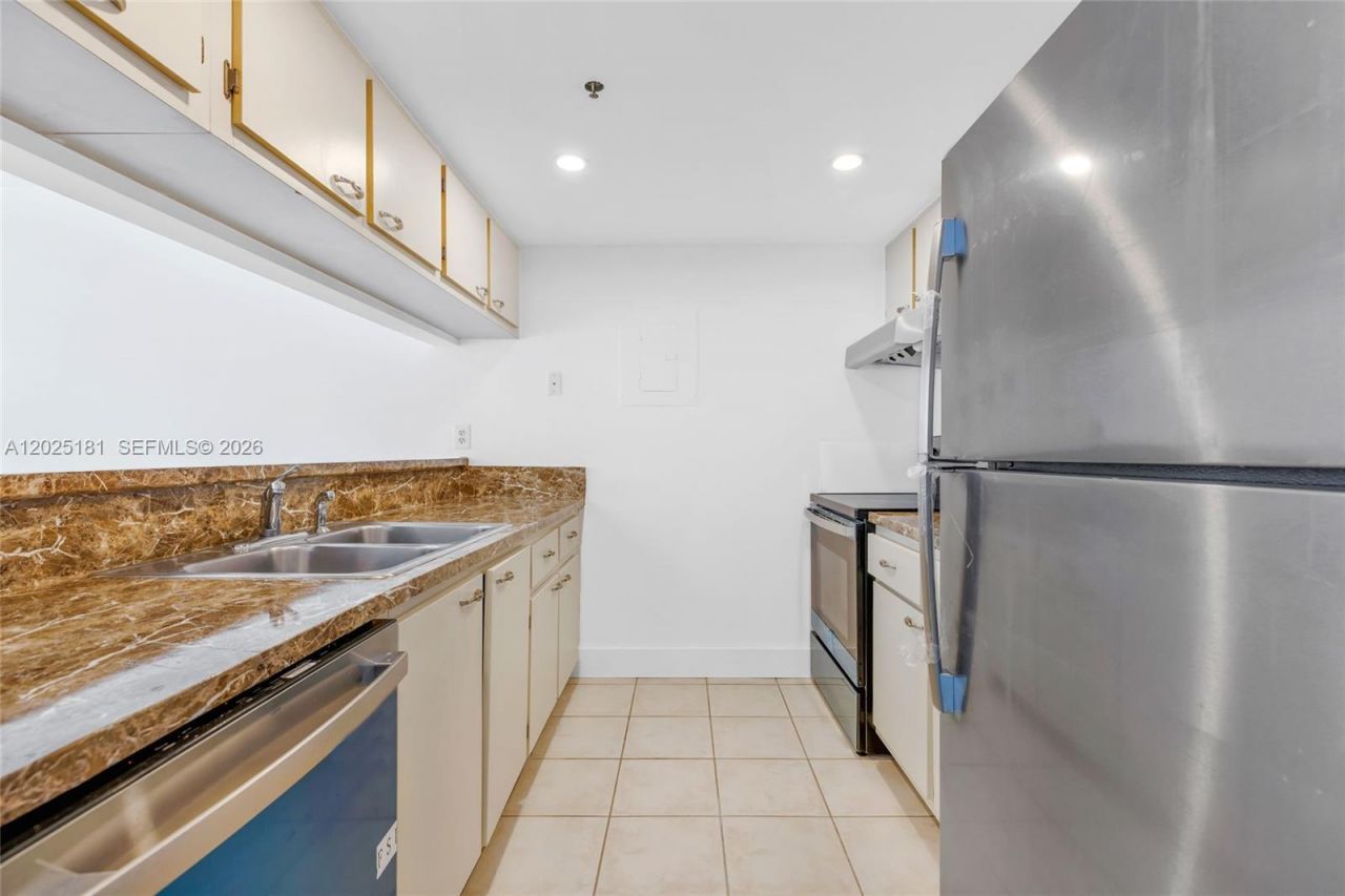 7601 E Treasure Dr, Unit 506, North Bay Village, FL 33141 Photo
