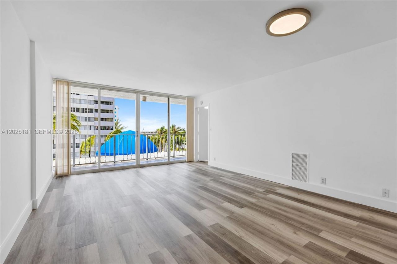 7601 E Treasure Dr, Unit 506, North Bay Village, FL 33141 Photo