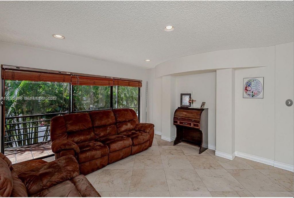 4000 N Hills Dr , Unit 29, Hollywood, FL 33021 Photo