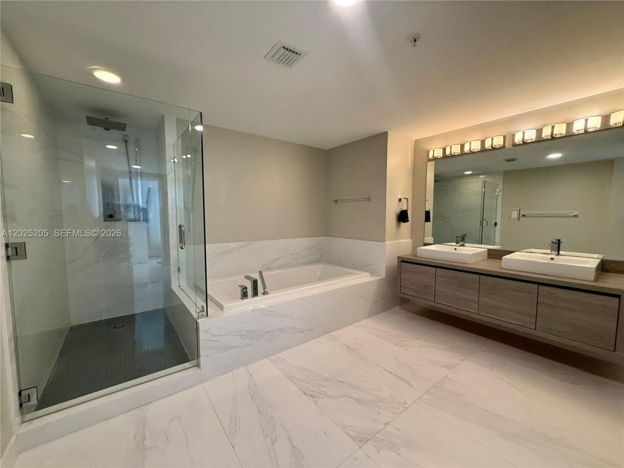 400 Sunny Isles Blvd, Unit 1404, Sunny Isles Beach, FL 33160 Photo