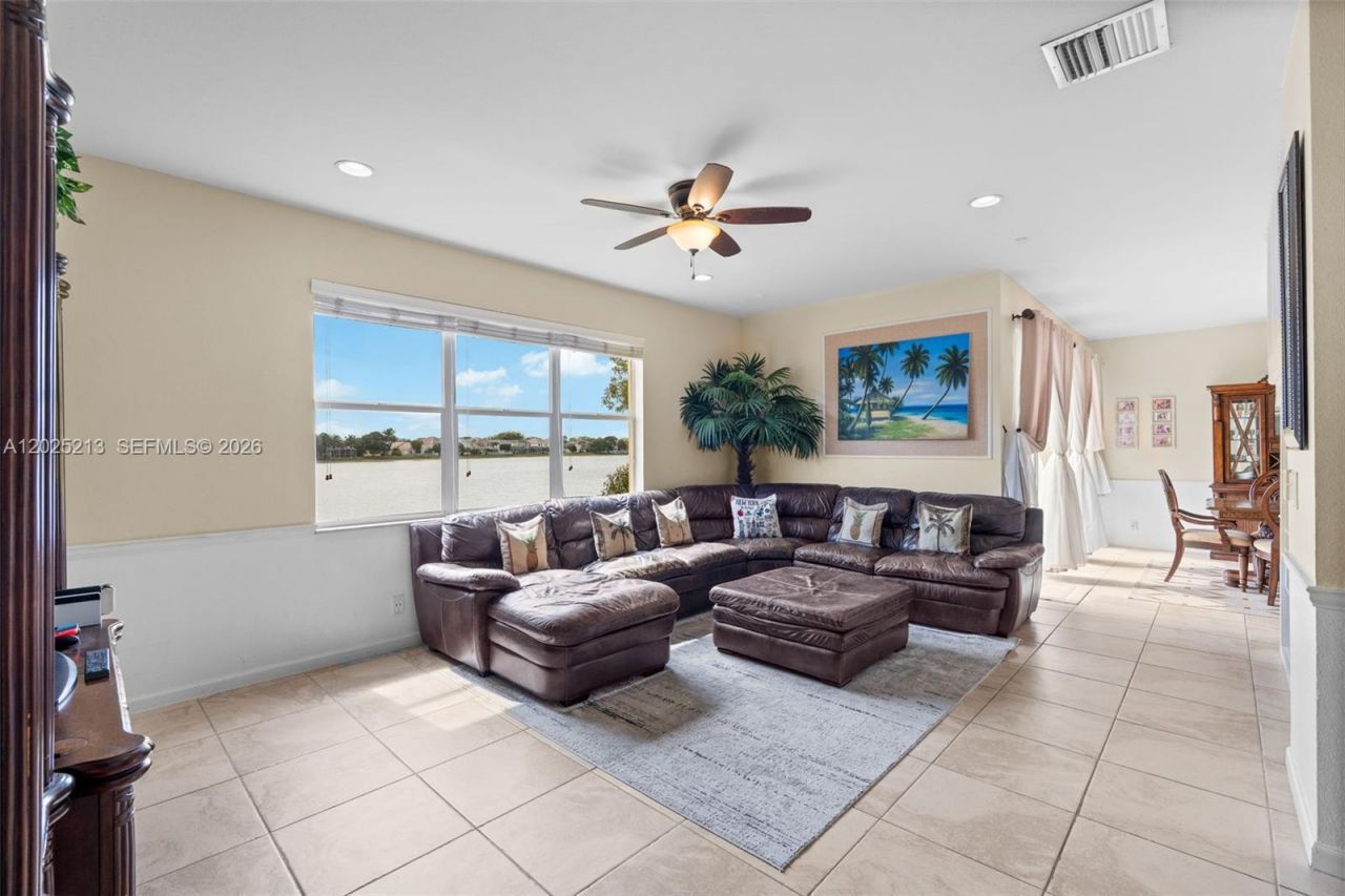 116 Berenger Walk, Royal Palm Beach, FL 33414 Photo