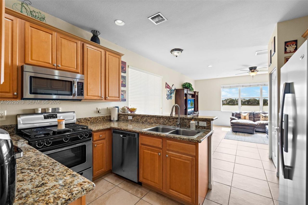 116 Berenger Walk, Royal Palm Beach, FL 33414 Photo