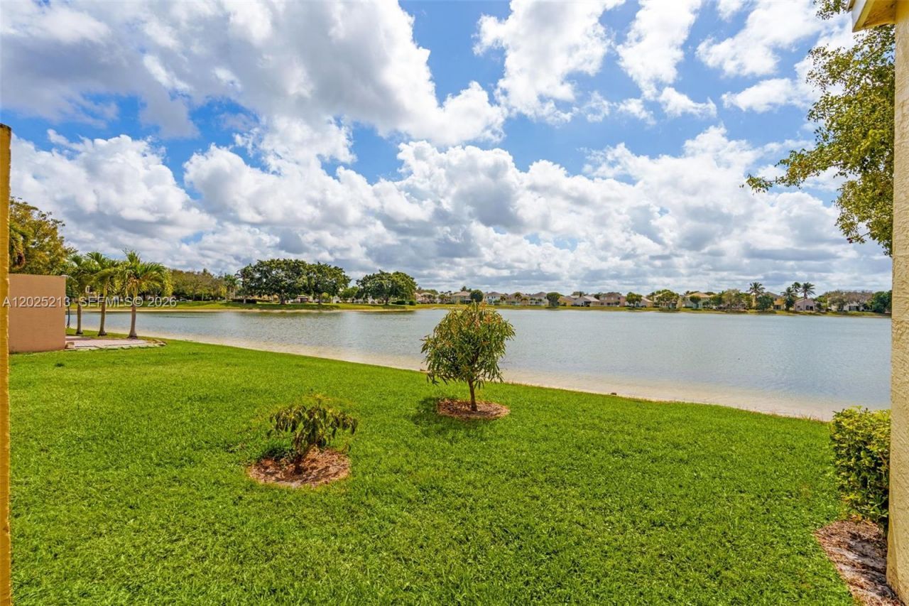 116 Berenger Walk, Royal Palm Beach, FL 33414 Photo