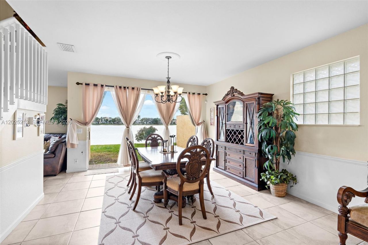 116 Berenger Walk, Royal Palm Beach, FL 33414 Photo