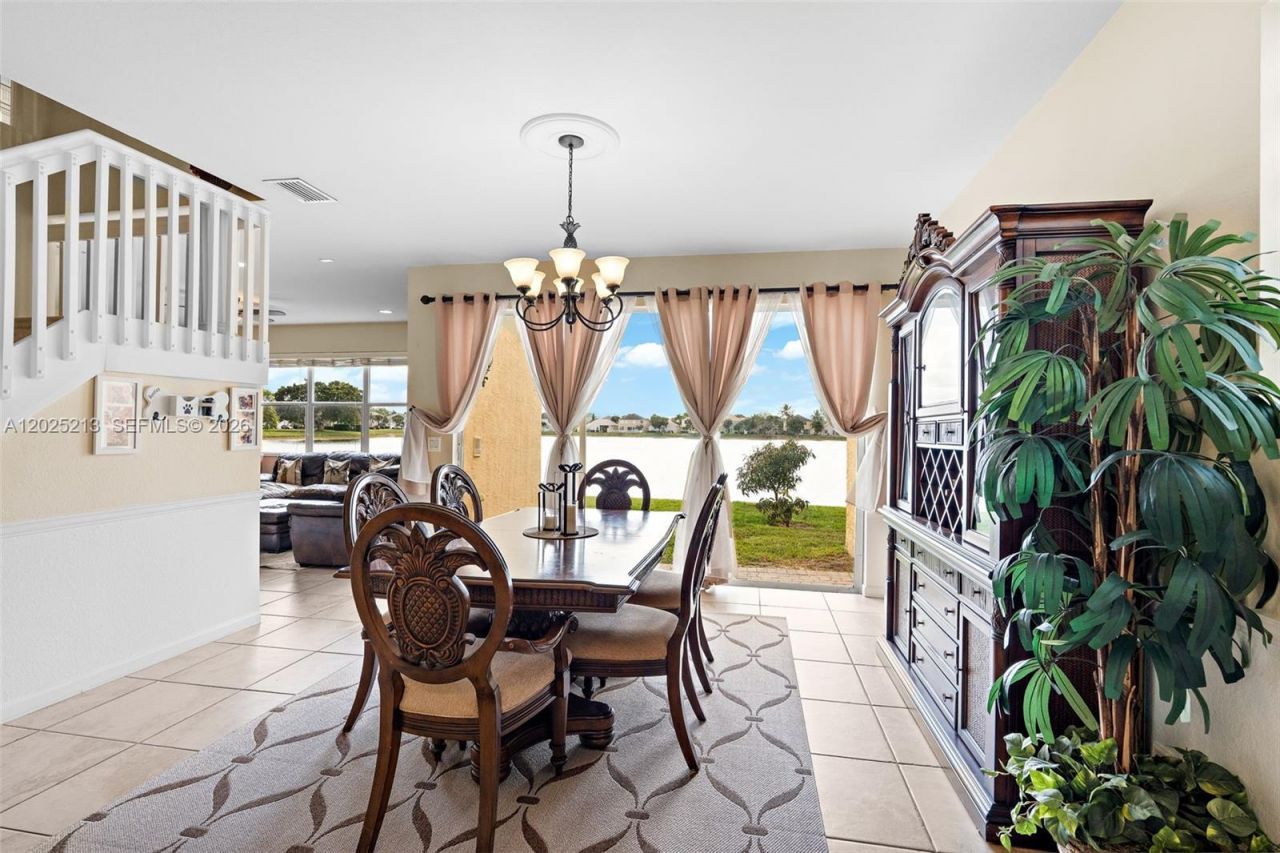 116 Berenger Walk, Royal Palm Beach, FL 33414 Photo