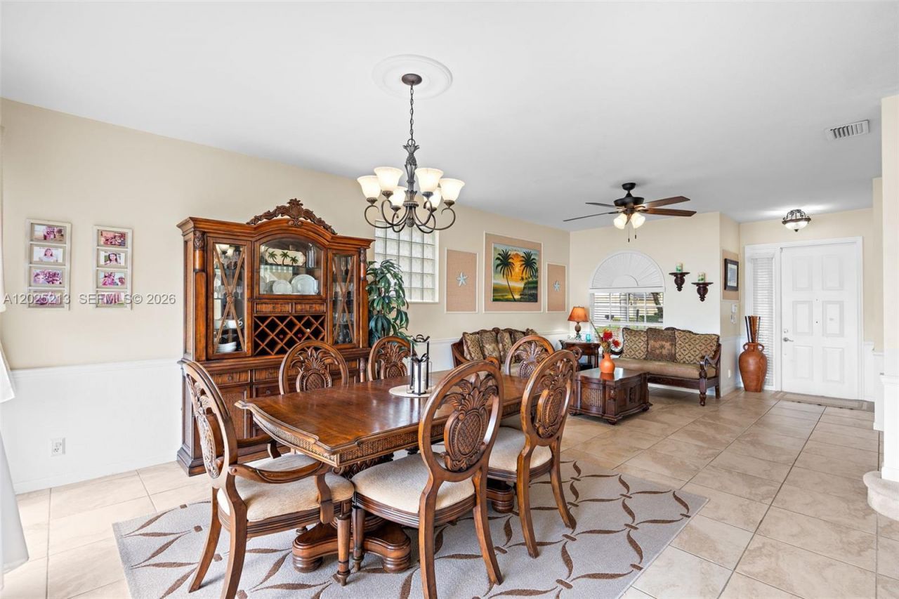 116 Berenger Walk, Royal Palm Beach, FL 33414 Photo