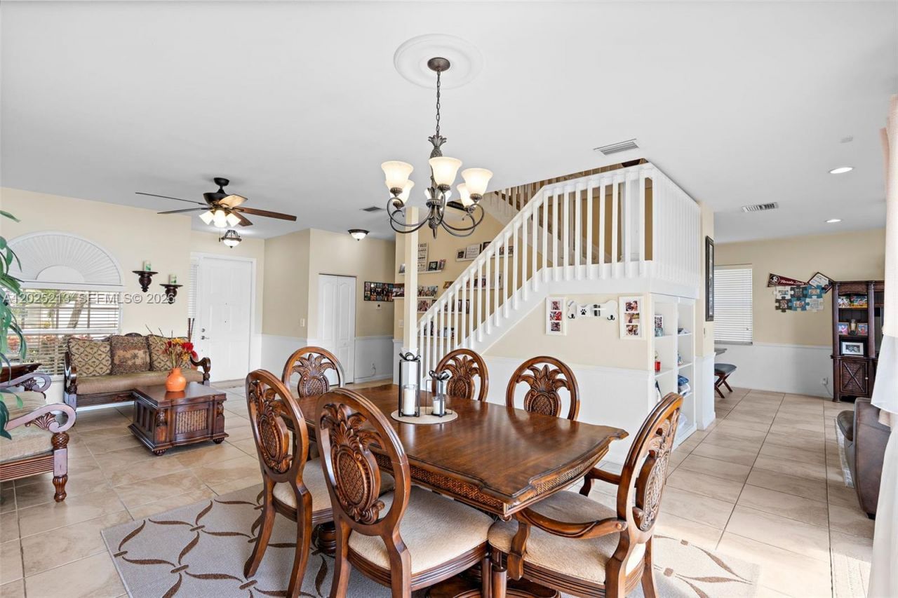 116 Berenger Walk, Royal Palm Beach, FL 33414 Photo