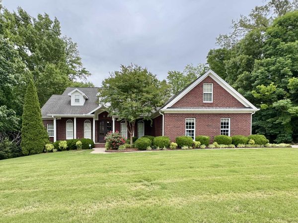 104 Castlewood Ct, Florence, AL 35633