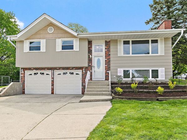 1097 Stratham Court , Schaumburg, IL 60193