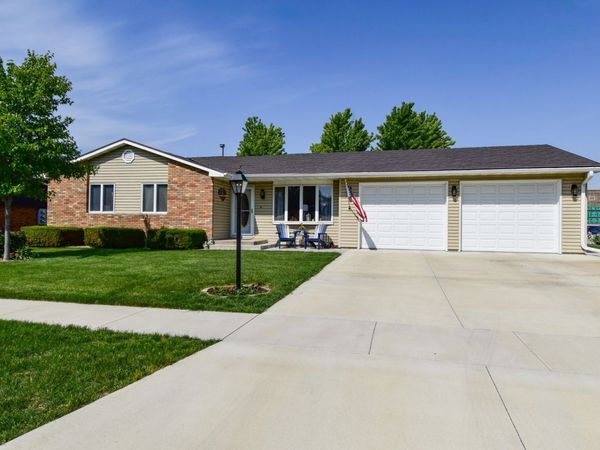 907 Illini Avenue , Pontiac, IL 61764