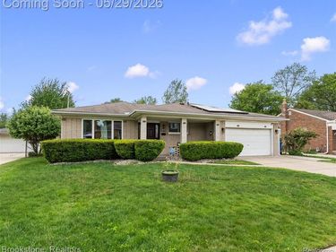 6921 Robindale Avenue, Dearborn Heights, MI 48127