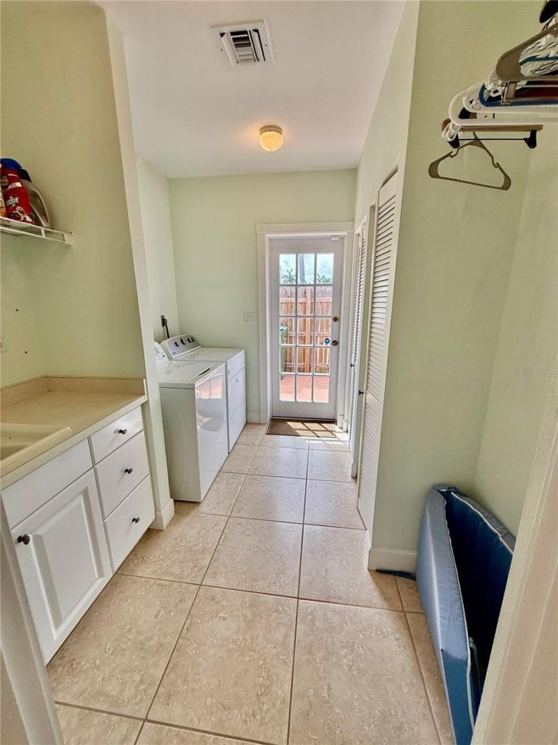376 W Royal Flamingo Drive, Sarasota, FL 34236 Photo