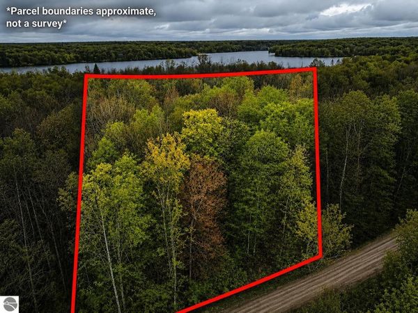 3 Elizabeth Lane, Iron River, MI 49935