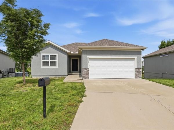 21709 N Ridge Court, Peculiar, MO 64078
