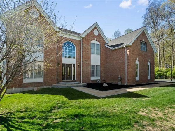 7 Dickinson Circle, Shrewsbury, MA 01545