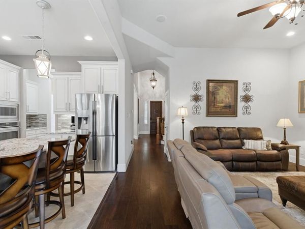 400 Ridgewood Drive, Lewisville, TX 75067