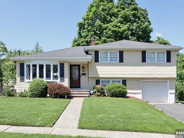30 Brookfield Road, DUMONT, NJ 07628