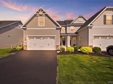 155 Sandstone Circle, Grand Island, NY 14072