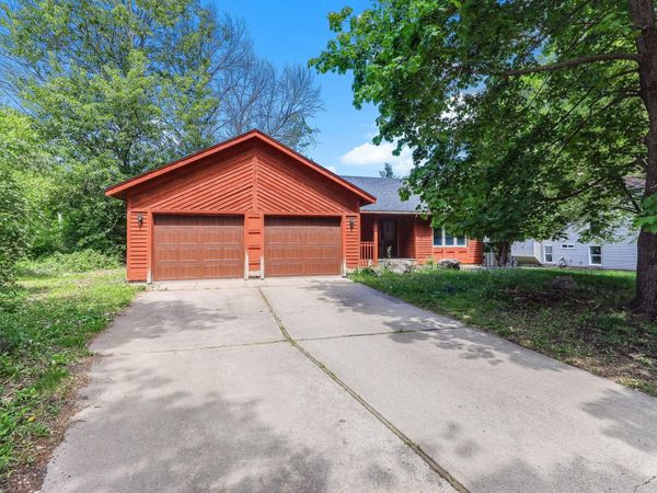2219 Vivian Lane, Saint Paul, MN 55119