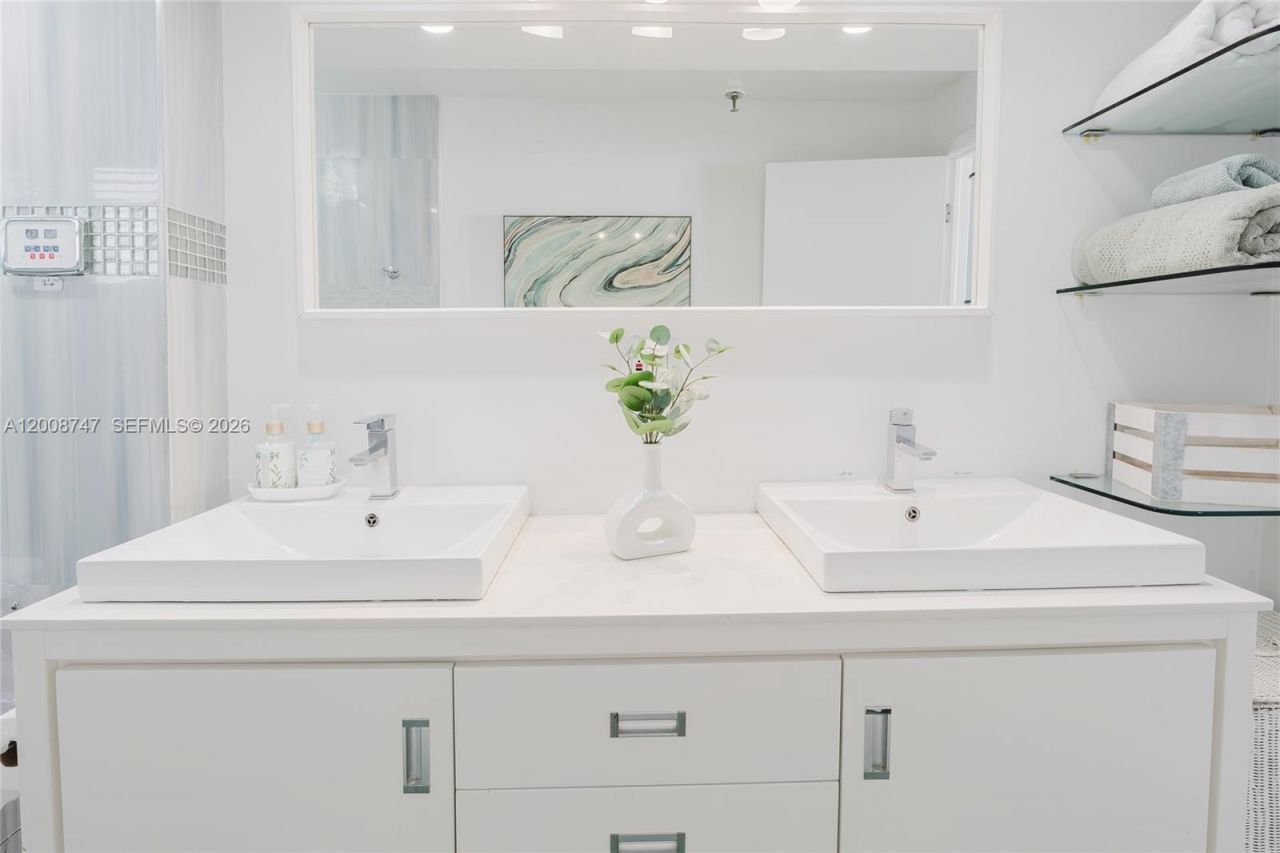 2625 Collins Ave, Unit 803, Miami Beach, FL 33140 Photo