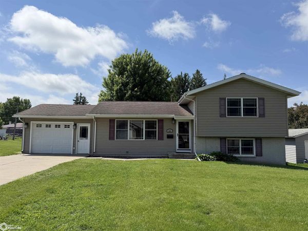 606 E Grace Street, Toledo, IA 52342