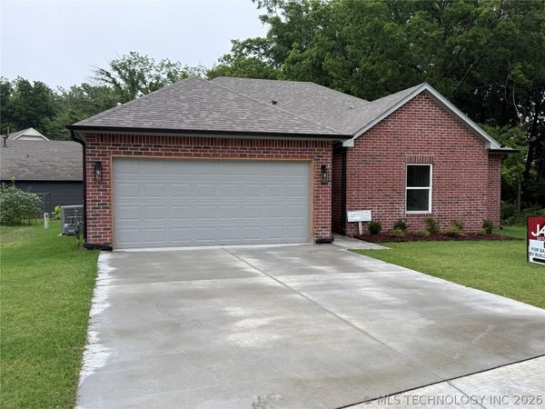 2561 W 66th Place S, Tulsa, OK 74132