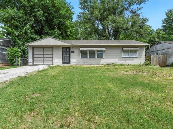 10719 CAMBRIDGE Avenue, Kansas City, MO 64134