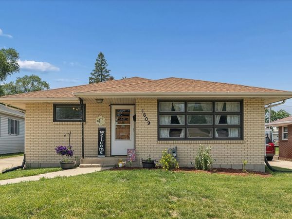 1609 Oakland Avenue, Crest Hill, IL 60403