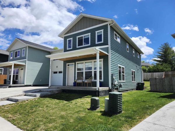 1633 E 3rd Street, Moscow, ID 83843