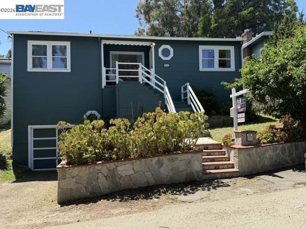 8041 greenly dr, Oakland, CA 94605
