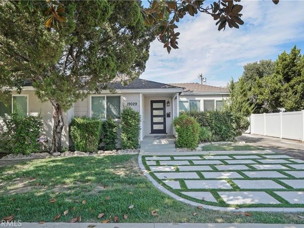 19029 Calvert Street, Tarzana, CA 91335
