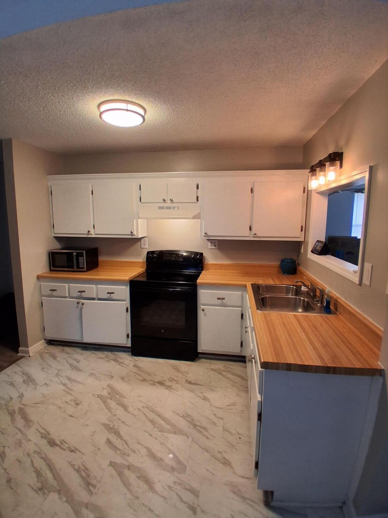 367 Emerald Street Photo 5